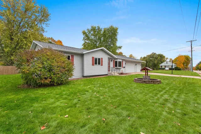 $279,900 | 69 18th Street, Clintonville, WI 54929