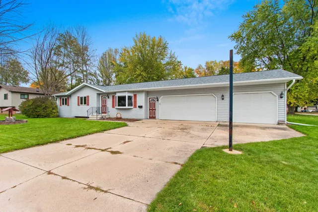 $279,900 | 69 18th Street, Clintonville, WI 54929