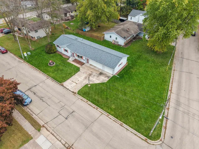 $279,900 | 69 18th Street, Clintonville, WI 54929