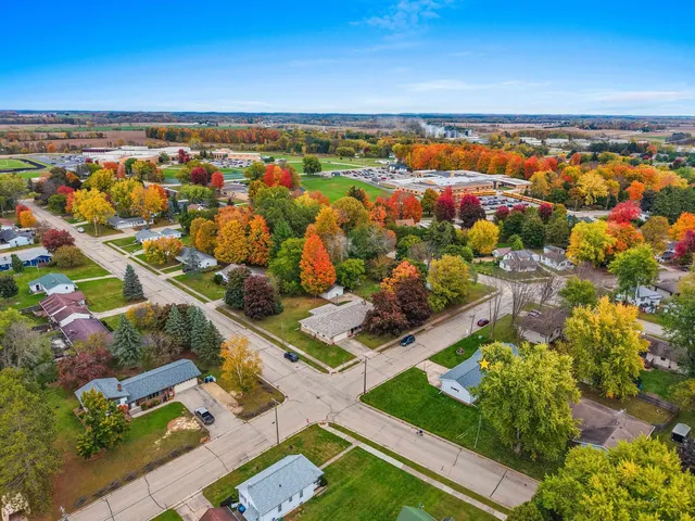 $279,900 | 69 18th Street, Clintonville, WI 54929