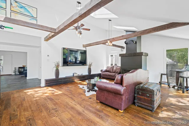 $975,000 | 564 Hubbard Road, Killingly, CT 06239