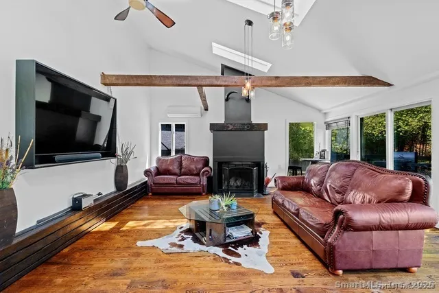 $975,000 | 564 Hubbard Road, Killingly, CT 06239