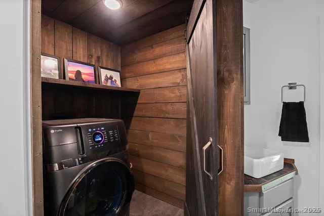 $975,000 | 564 Hubbard Road, Killingly, CT 06239