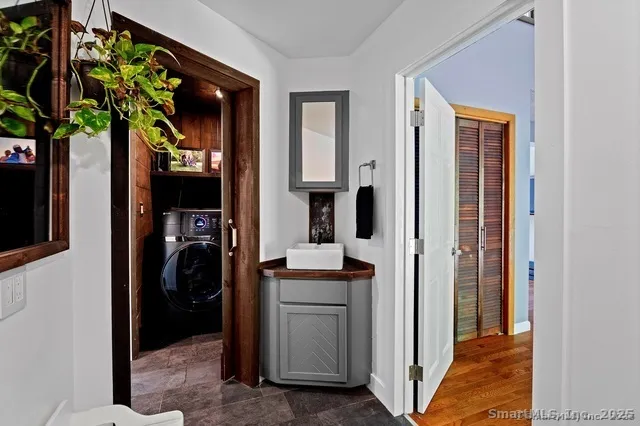 $975,000 | 564 Hubbard Road, Killingly, CT 06239