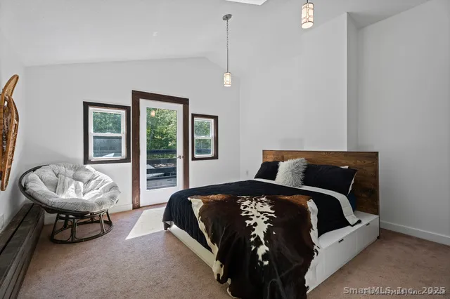 $975,000 | 564 Hubbard Road, Killingly, CT 06239