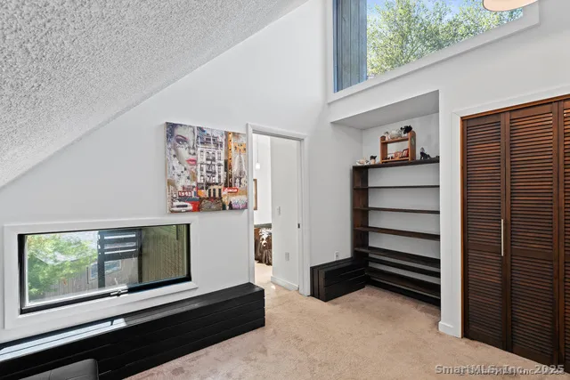 $975,000 | 564 Hubbard Road, Killingly, CT 06239