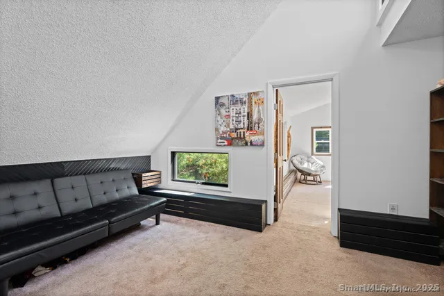 $975,000 | 564 Hubbard Road, Killingly, CT 06239