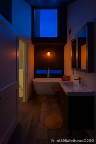 $975,000 | 564 Hubbard Road, Killingly, CT 06239