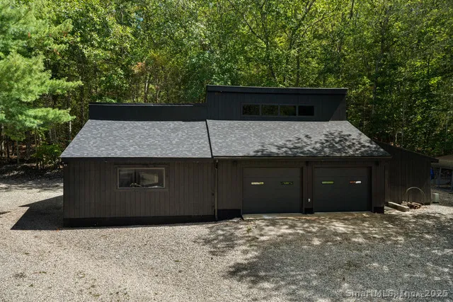$975,000 | 564 Hubbard Road, Killingly, CT 06239