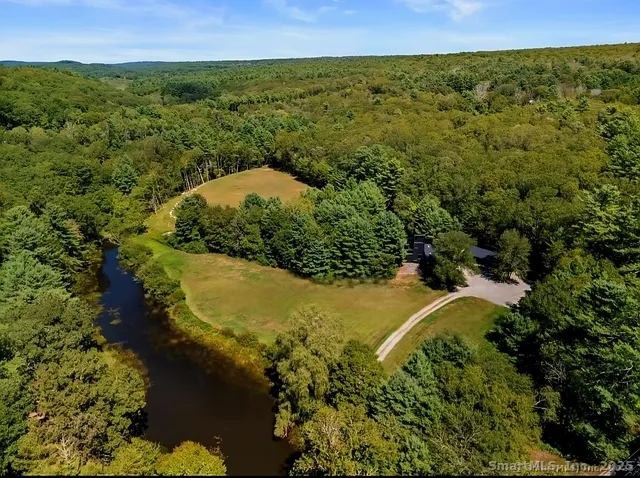 $975,000 | 564 Hubbard Road, Killingly, CT 06239