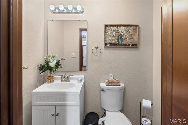 $449,000 | 24 Bernhardt Road, Lebanon, IL 62254