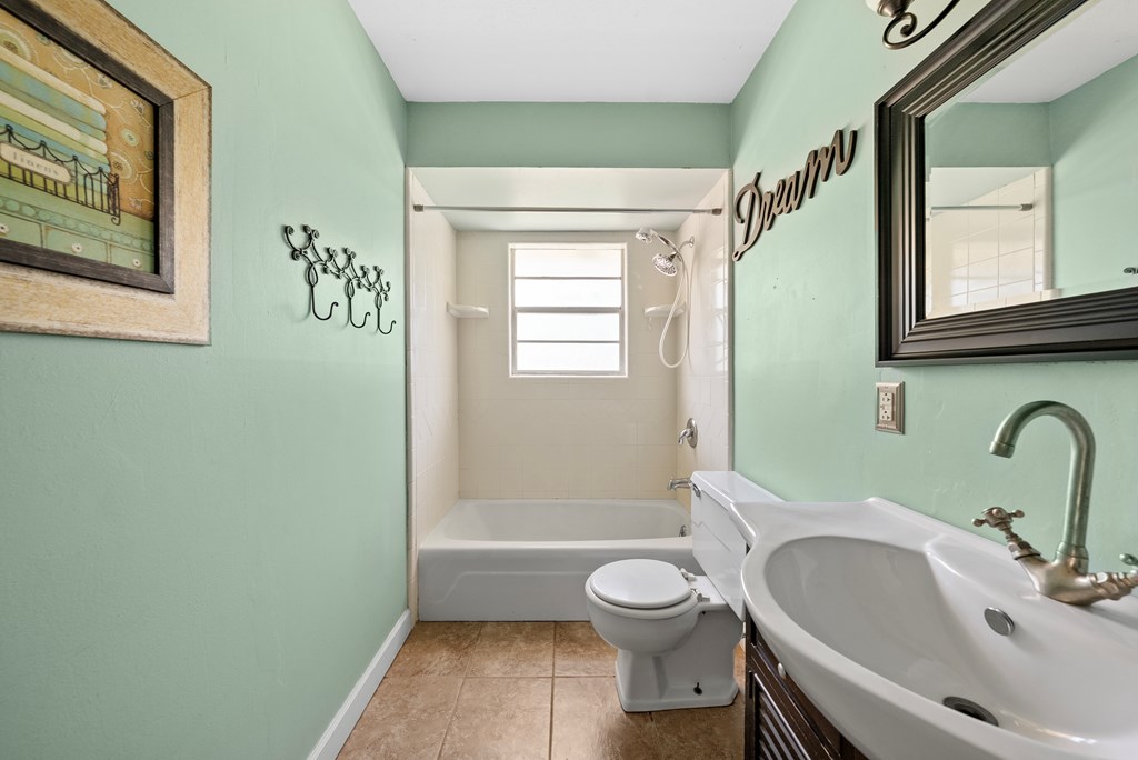 6263 Potomac Circle Columbus, GA 31909 - Photo 18 of 31 a bathroom with a sink toilet and shower