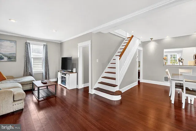 a view of livingroom with furniture and wooden floor
