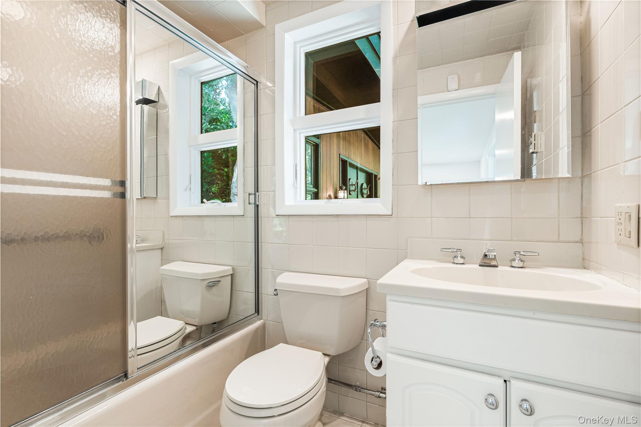 1160 Greacen Point Road Mamaroneck, NY 10543 - Photo 21 of 45 Ensuite Bathroom