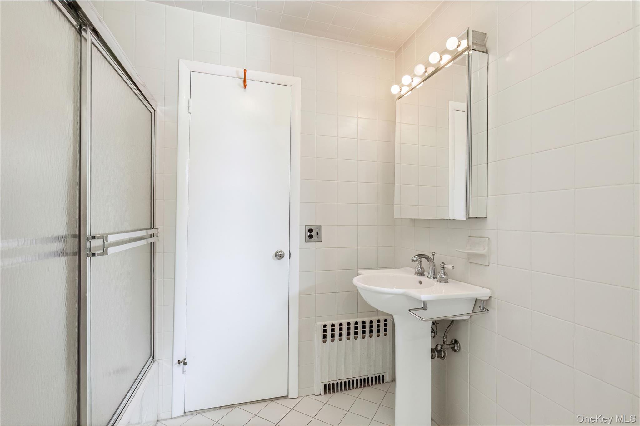 1160 Greacen Point Road Mamaroneck, NY 10543 - Photo 23 of 45 Jack and Jill Bathroom