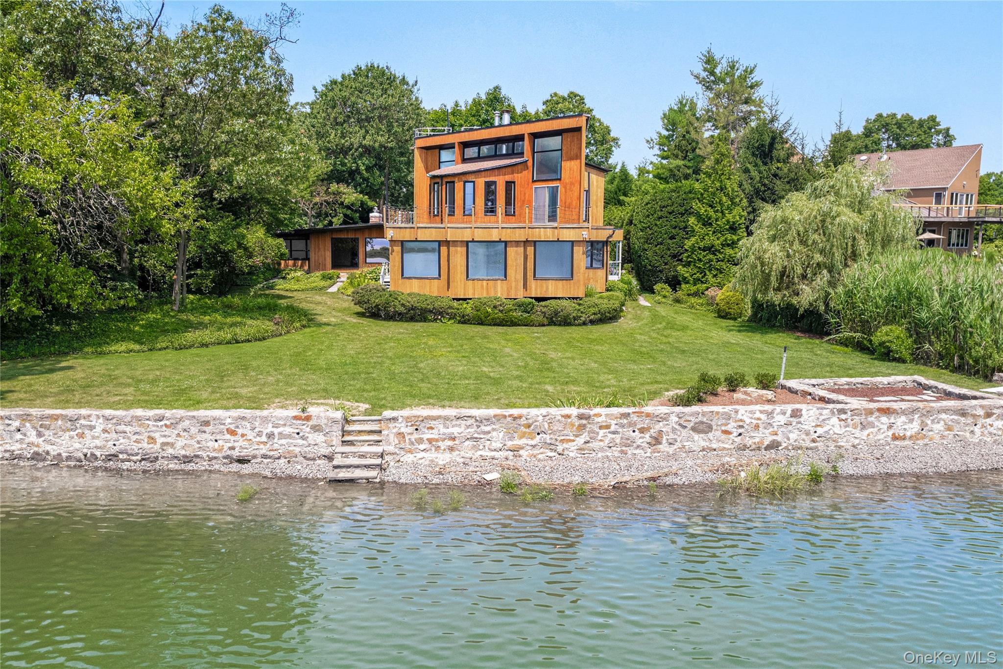 1160 Greacen Point Road Mamaroneck, NY 10543 - Photo 6 of 45 Expansive level lawn