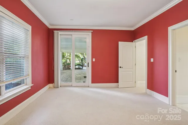 a view of livingroom with furniture