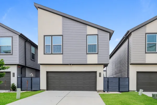 $2,385 | 446 South Centro Circle, Conroe, TX 77385
