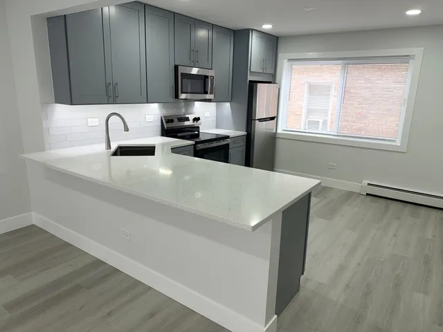 $2,400 | 6747 North Olmsted Avenue, Unit 1A, Chicago, IL 60631