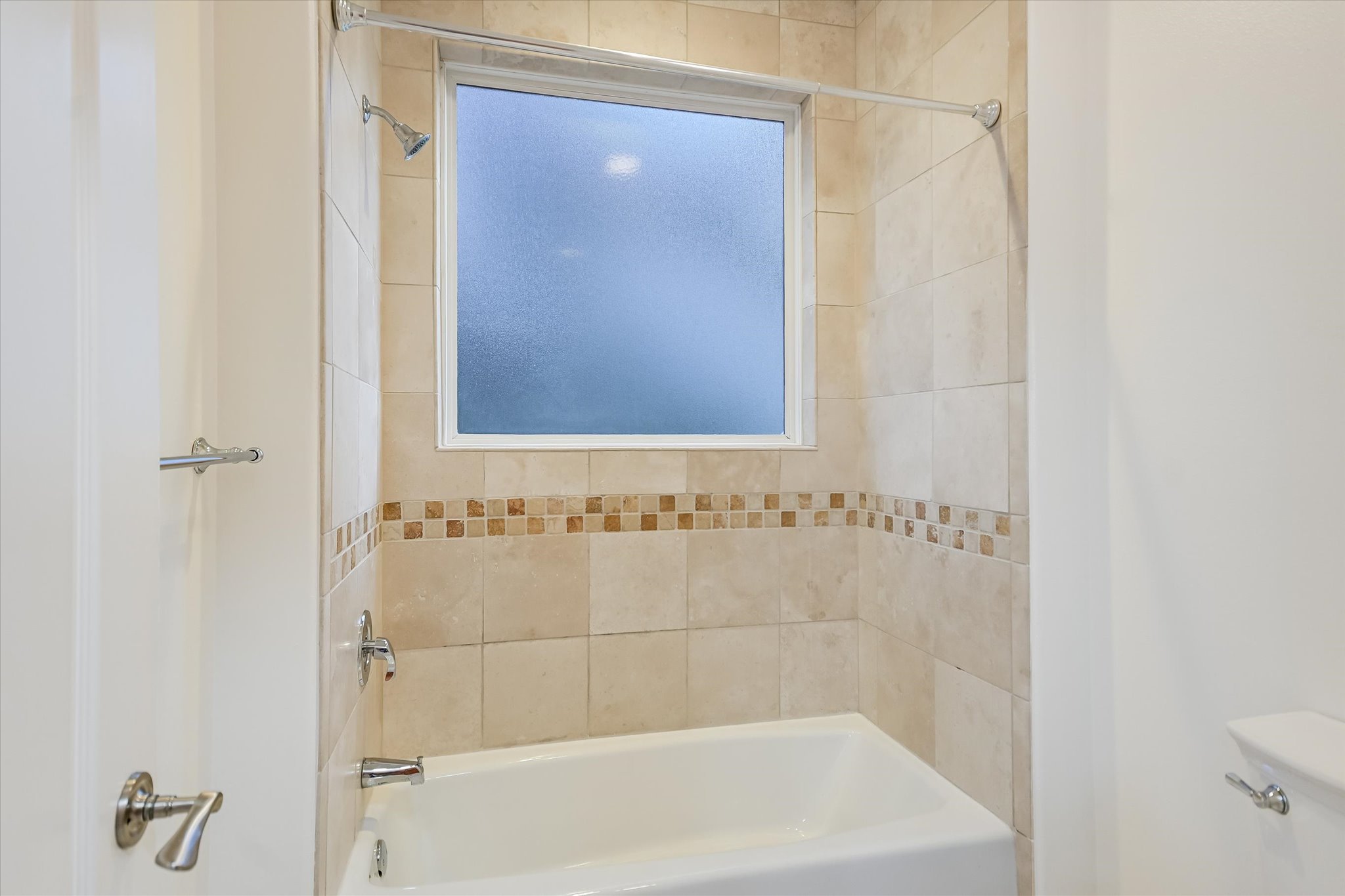4501 House Of Lancaster Austin, TX 78730 - Photo 26 of 36 a bathroom with a bathtub