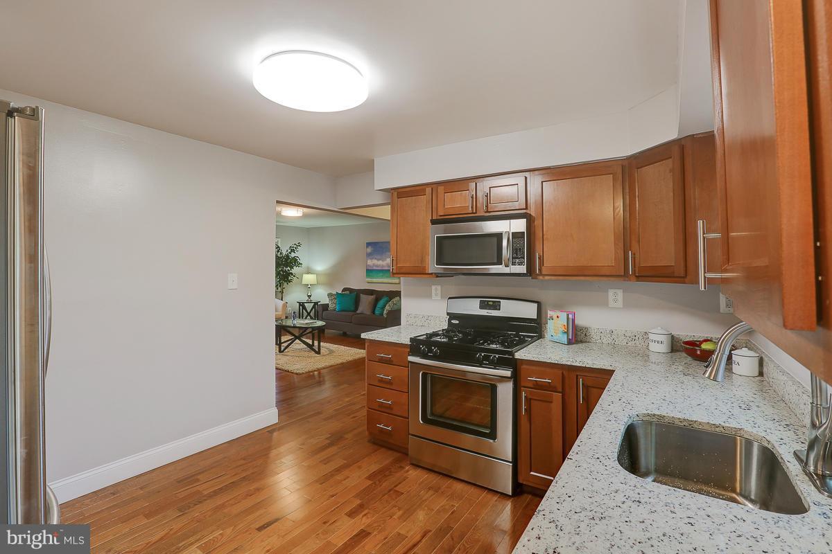 8412 Hallmark Circle Baltimore, MD 21234 - Photo 14 of 29 Kitchen