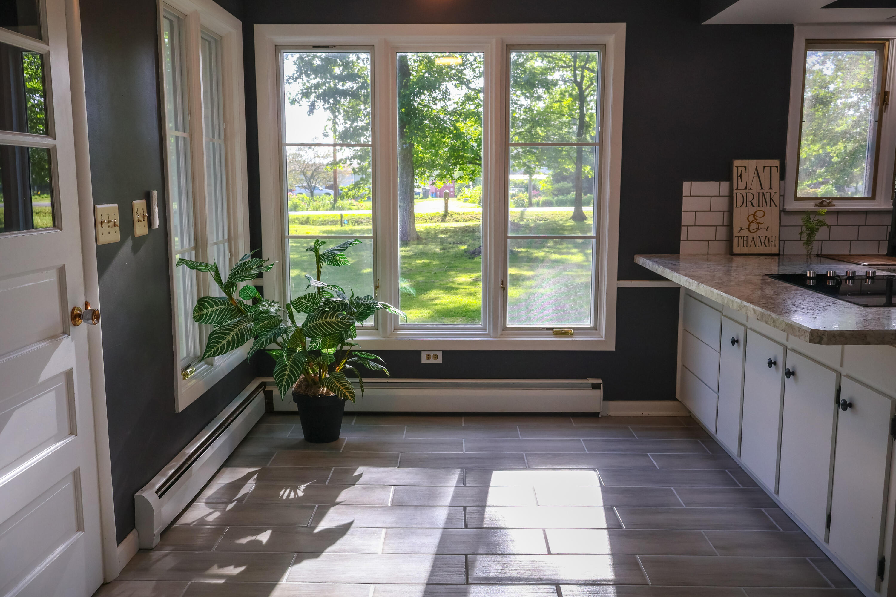 12449 California Road Sawyer, MI 49125 - Photo 7 of 52 Eating Area