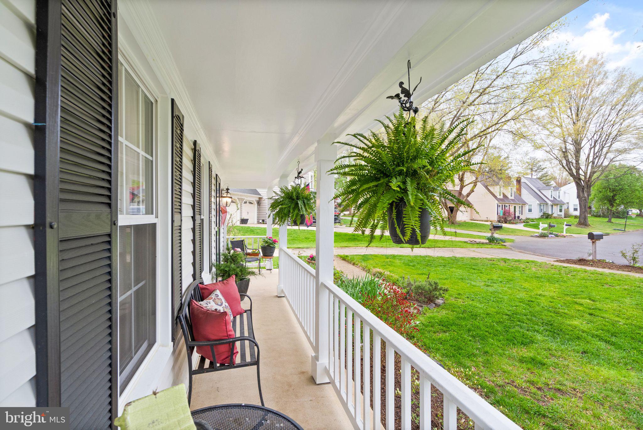 7437 Shepherd Ridge Court Springfield, VA 22153 - Photo 3 of 53 Nic eplace to relax and enjoy your neighbors!