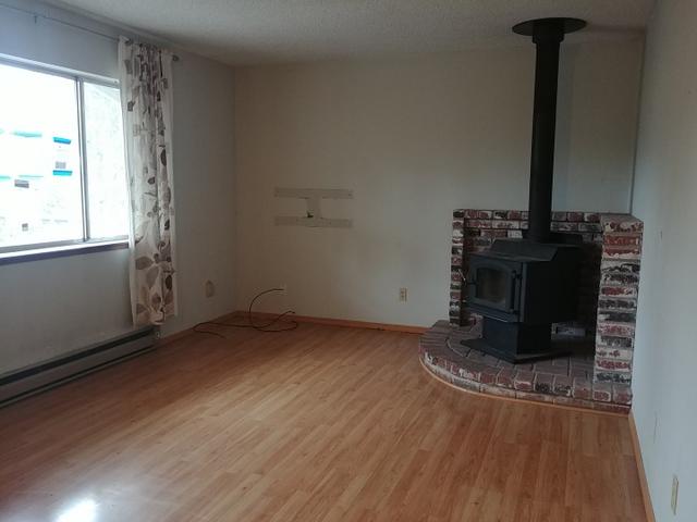 2021 Deetz Road Mount Shasta, CA 96067 - Photo 2 of 14 Living Room