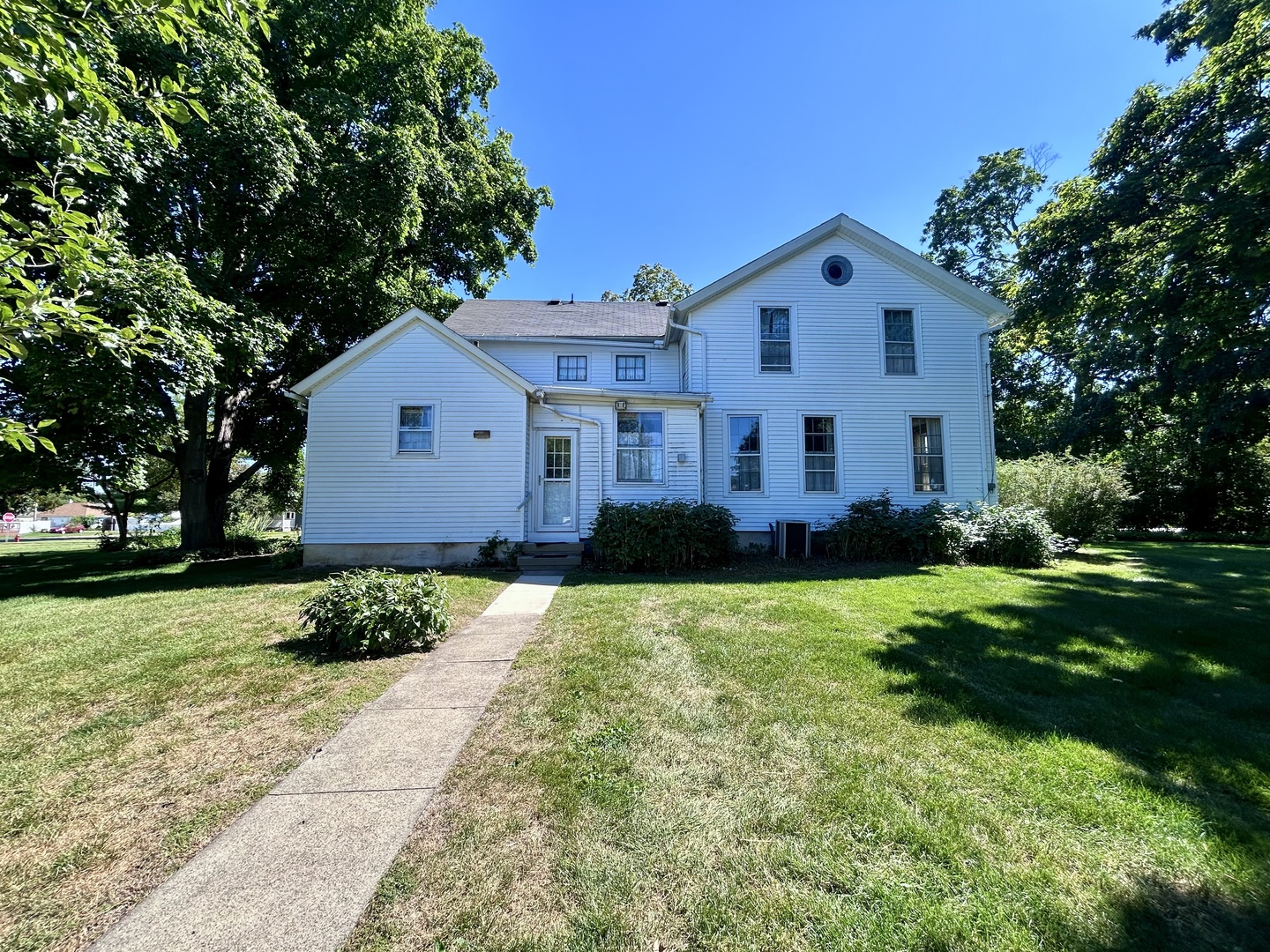 20 South Church Street Princeton, IL 61356 - Photo 15 of 17 front view of a house with a yard