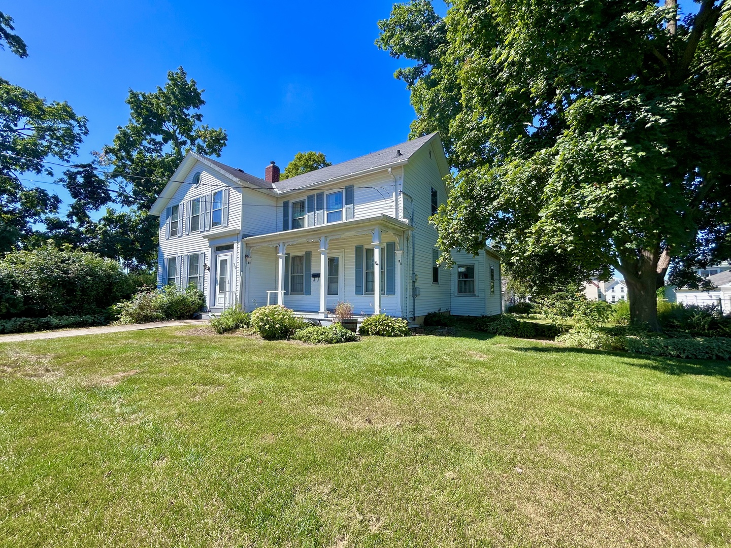 20 South Church Street Princeton, IL 61356 - Photo 2 of 17 a front view of a house with a yard