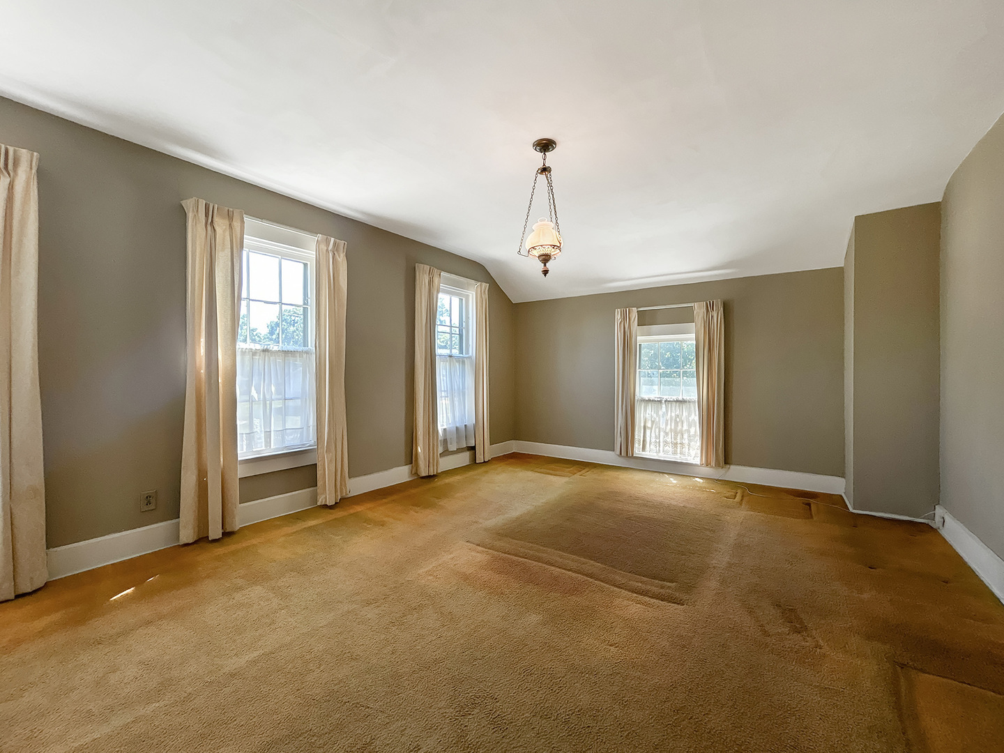 20 South Church Street Princeton, IL 61356 - Photo 10 of 17 a view of an empty room with window and closet area