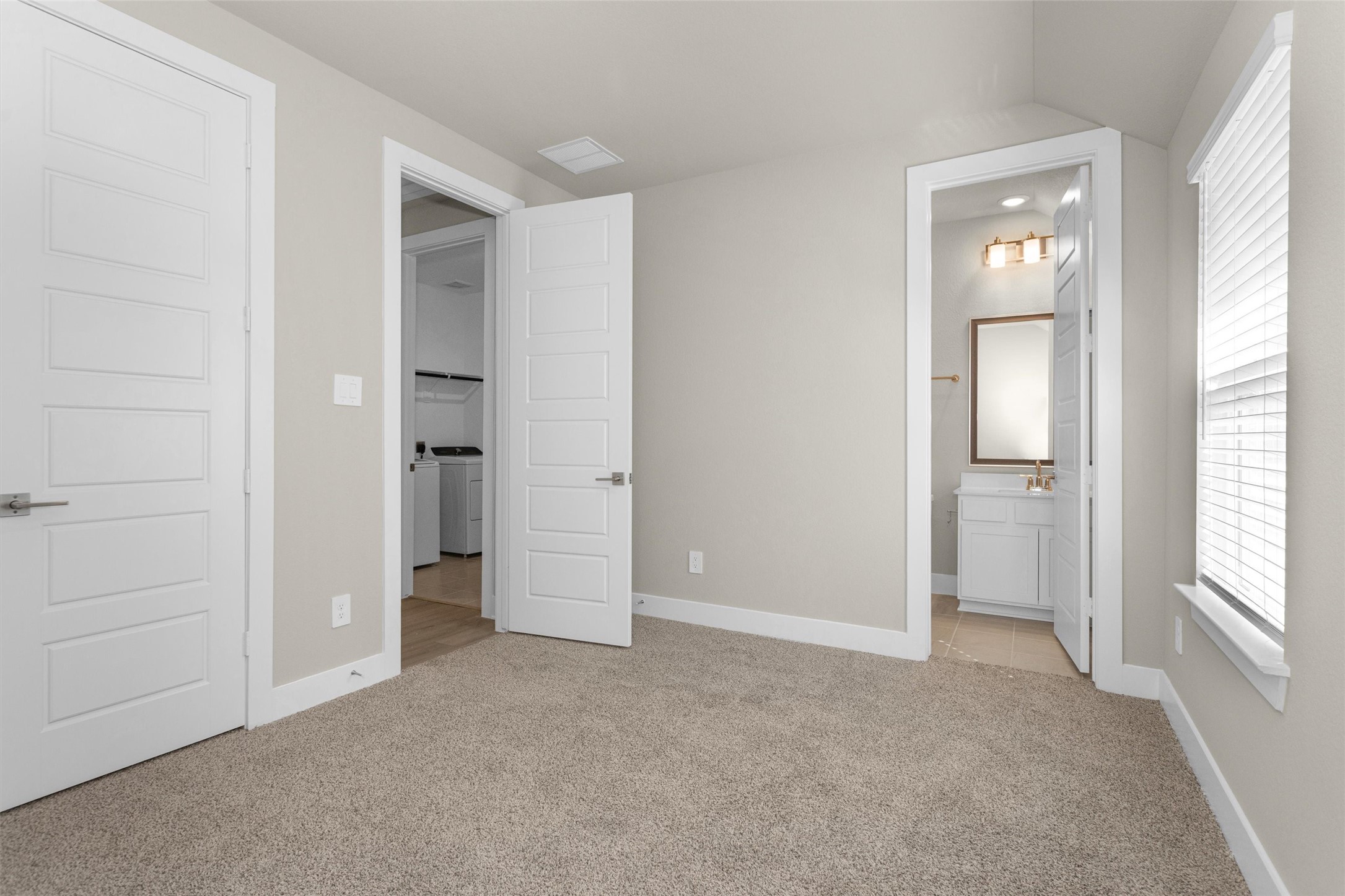2002 Bluff Oak Street Conroe, TX 77304 - Photo 11 of 30 an empty room with windows and closet