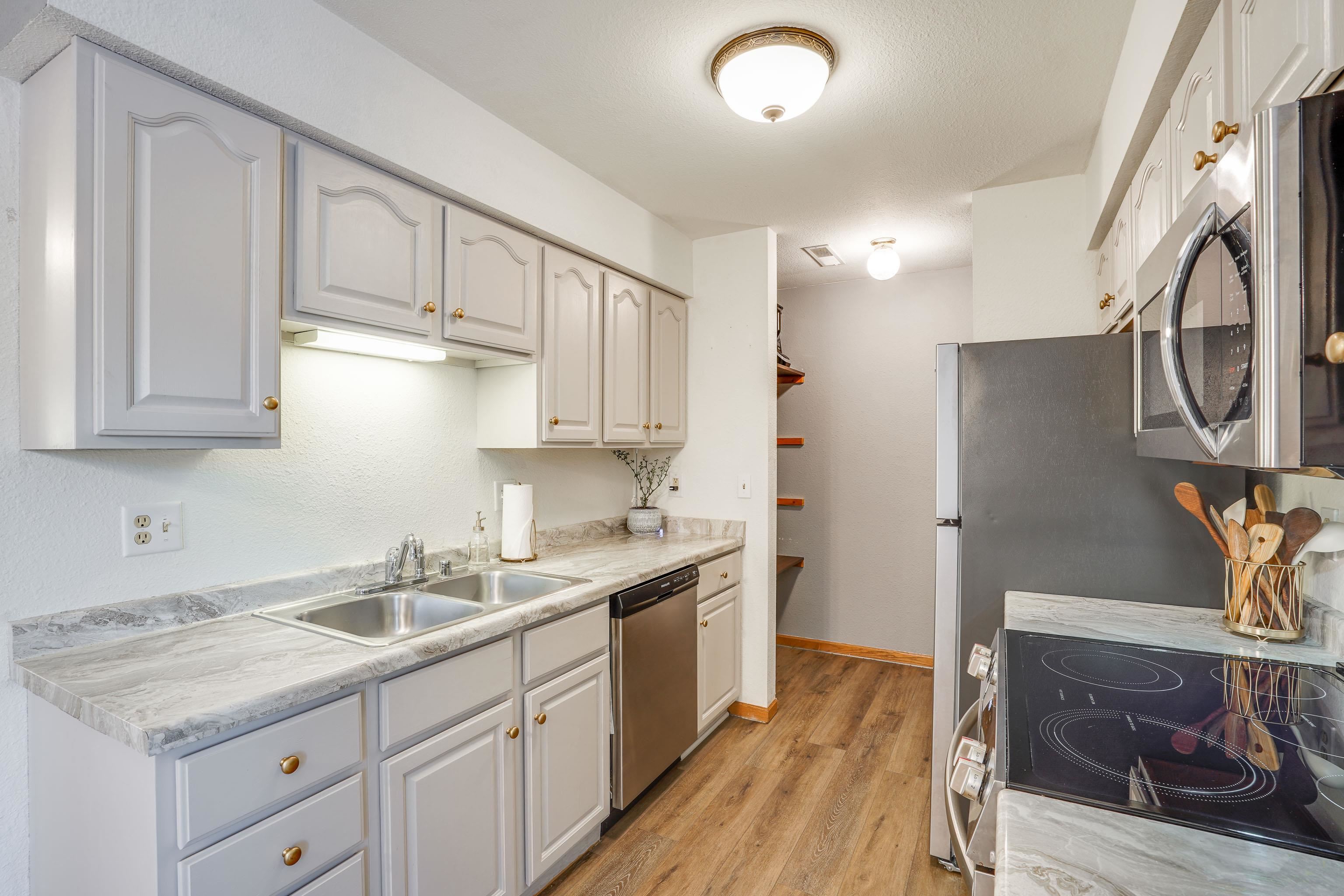 435 Bowlavard Avenue, Unit 7 Belleville, WI 53508 - Photo 16 of 40