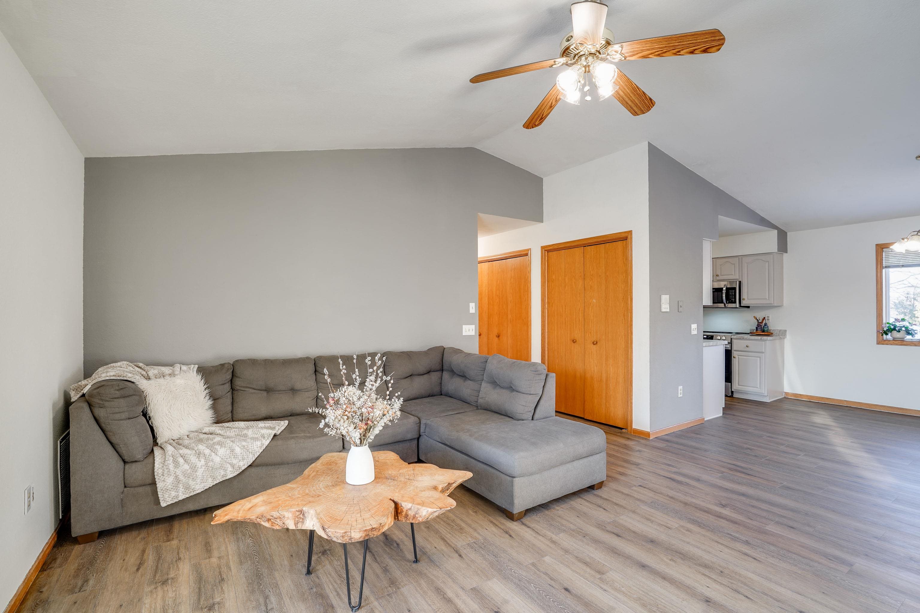 435 Bowlavard Avenue, Unit 7 Belleville, WI 53508 - Photo 6 of 40