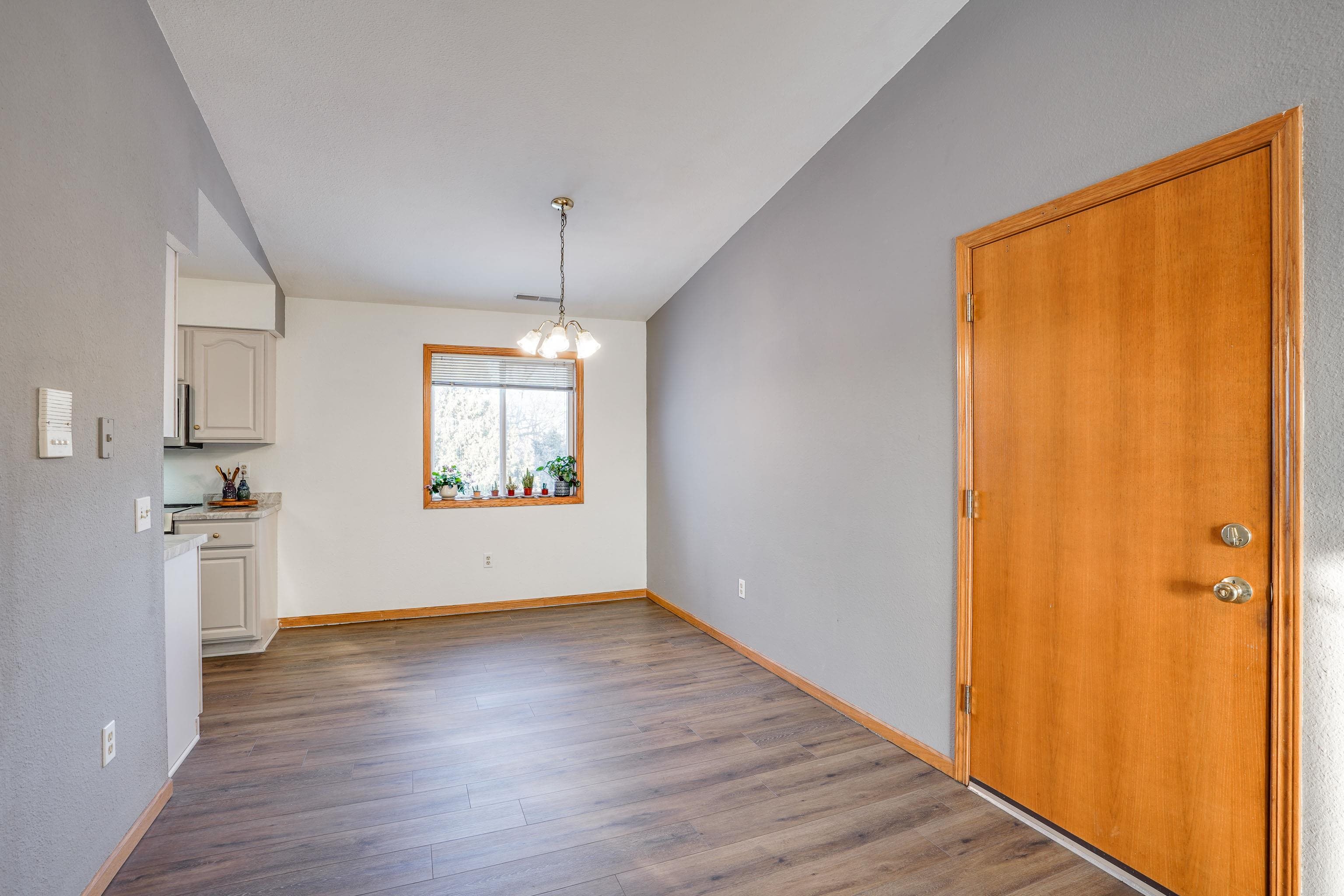 435 Bowlavard Avenue, Unit 7 Belleville, WI 53508 - Photo 9 of 40