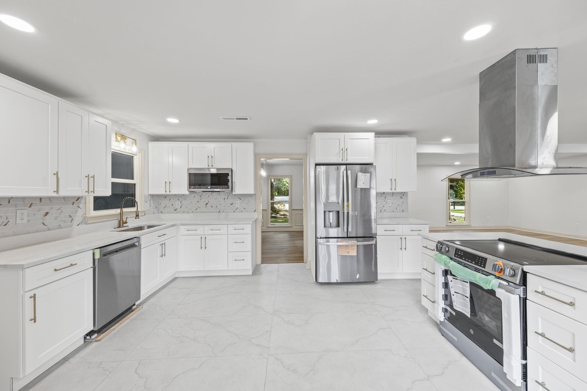 7086 McVay Road Germantown, TN 38138 - Photo 18 of 40 a kitchen with refrigerator and cabinets