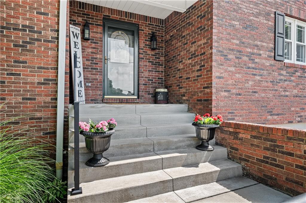 17 Greenwood Road Pittsburgh, PA 15221 - Photo 3 of 38