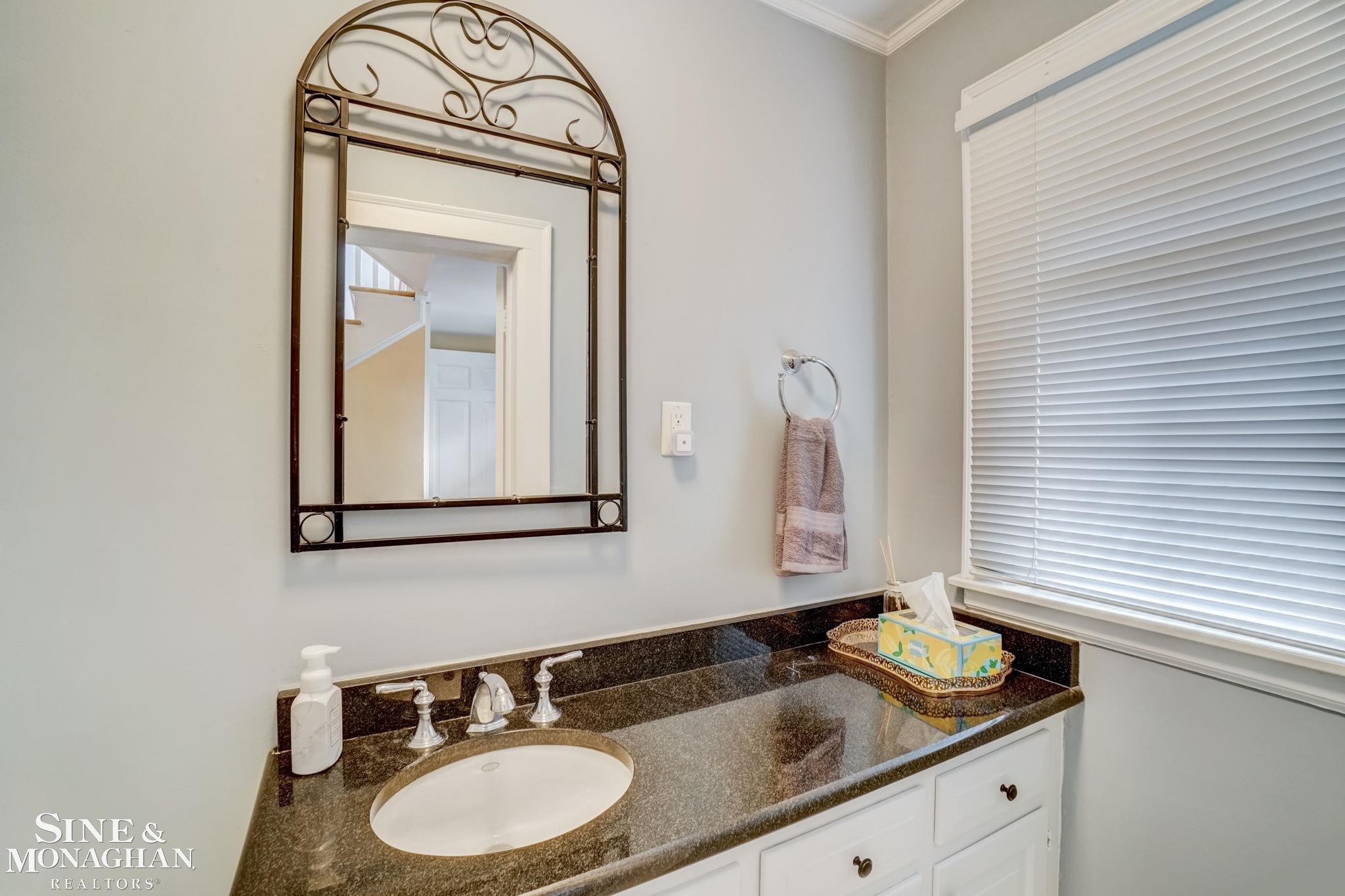 606 Pemberton Road Grosse Pointe, MI 48230 - Photo 20 of 99 First Floor Lavatory