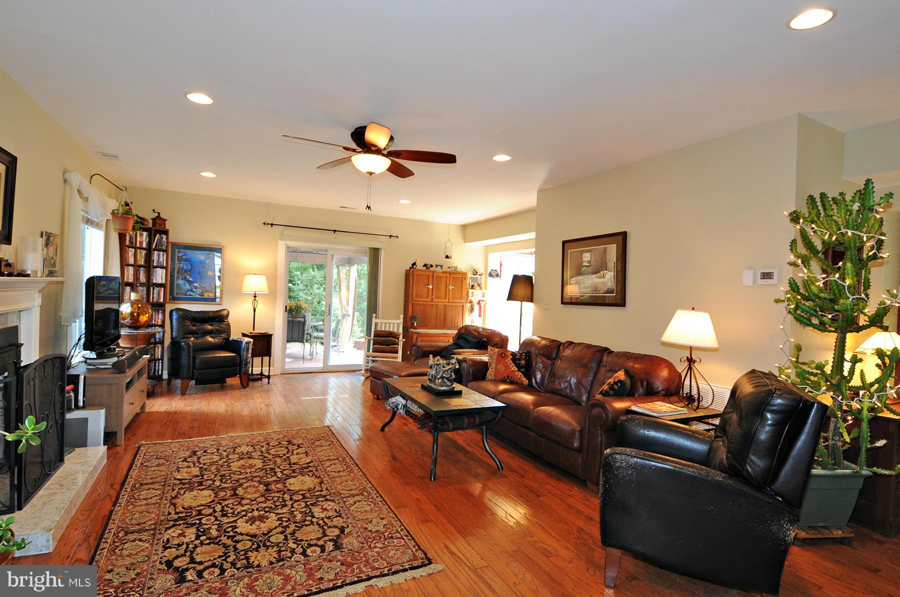 9313 Farewell Road Columbia, MD 21045 - Photo 4 of 24 Living Room