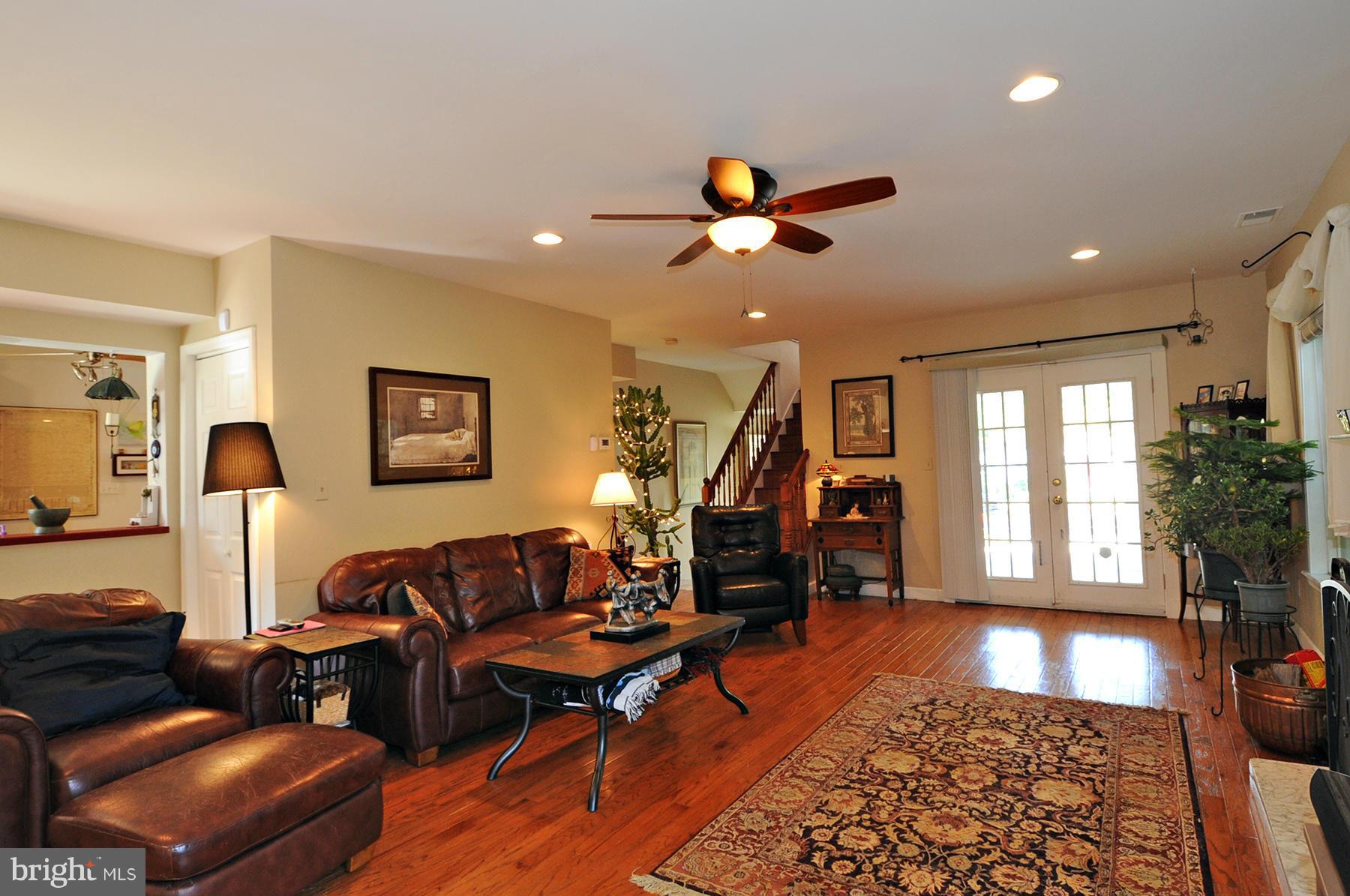 9313 Farewell Road Columbia, MD 21045 - Photo 5 of 24 Living Room