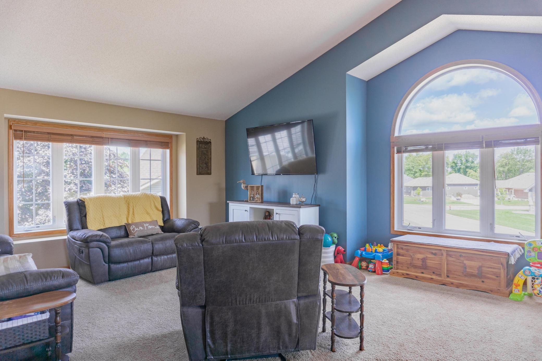 211 Clover Court Jordan, MN 55352 - Photo 2 of 10