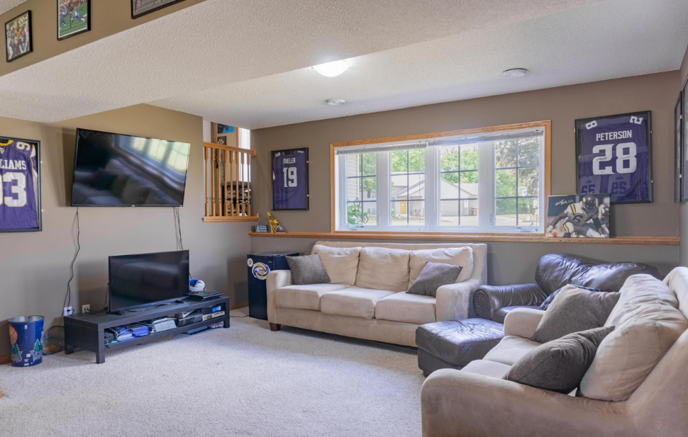 211 Clover Court Jordan, MN 55352 - Photo 6 of 10