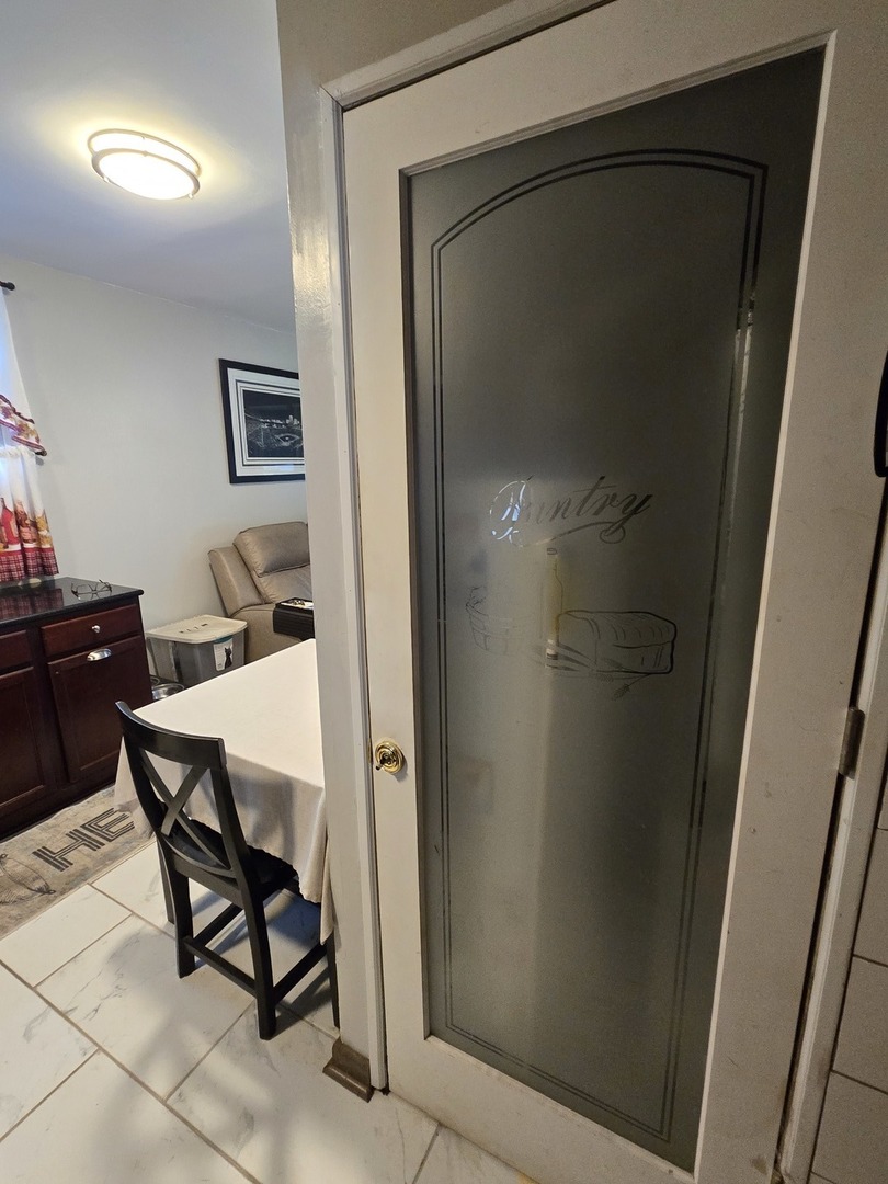 14932 Kedvale Avenue Midlothian, IL 60445 - Photo 6 of 17 a workspace with wooden floor and a mirror