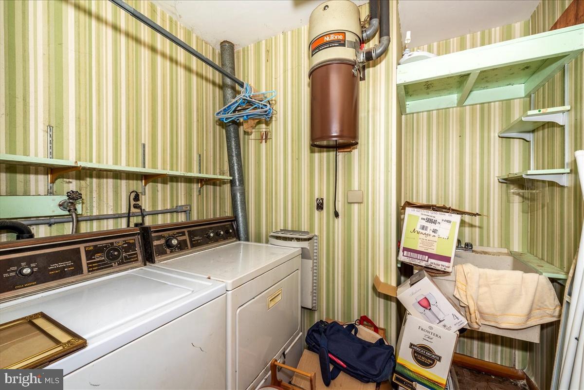 211 Mountain View Circle Denver, PA 17517 - Photo 26 of 31 a room with musical instruments