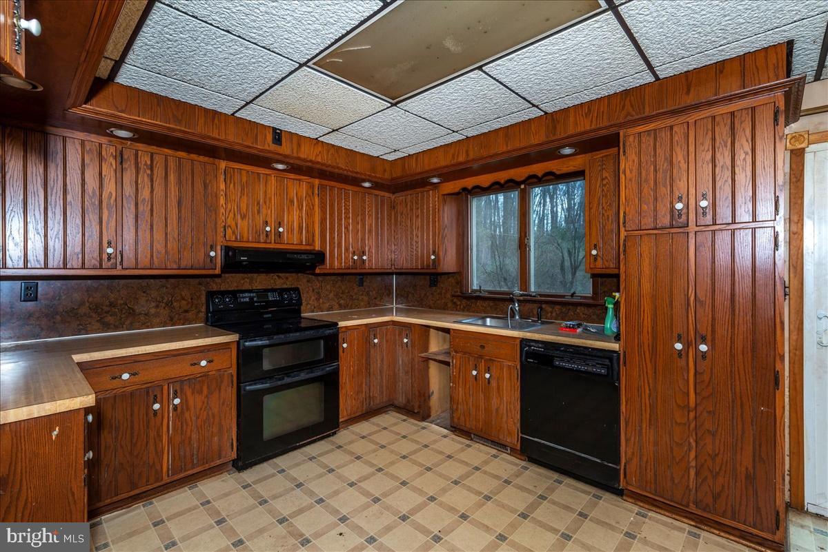 211 Mountain View Circle Denver, PA 17517 - Photo 9 of 31 a kitchen with stainless steel appliances granite countertop wooden cabinets a sink and a stove