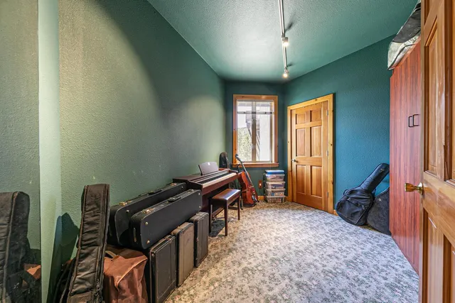 $1,129,000 | 10310 Martis Street, Truckee, CA 96161