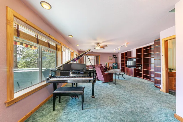 $1,129,000 | 10310 Martis Street, Truckee, CA 96161