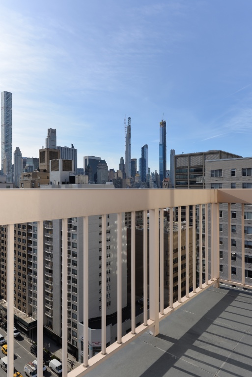 200 East 69th Street, Unit 19D Manhattan, NY 10021 - Photo 12 of 15 Photo 12