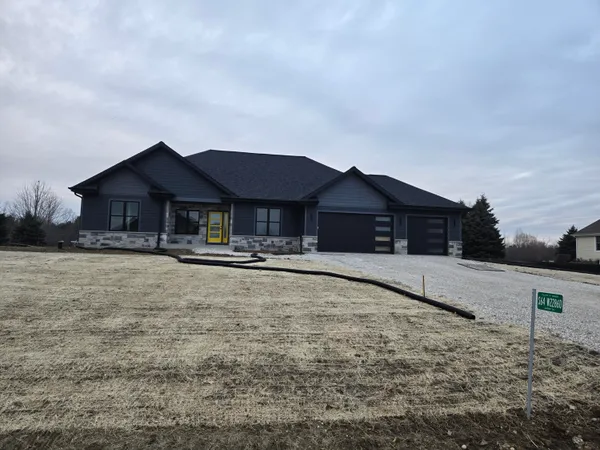 $899,900 | S64-w22860 Garrett Drive, Waukesha, WI 53189