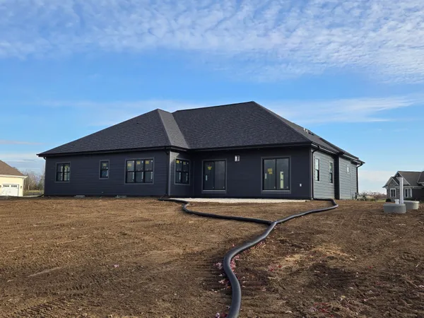 $899,900 | S64-w22860 Garrett Drive, Waukesha, WI 53189